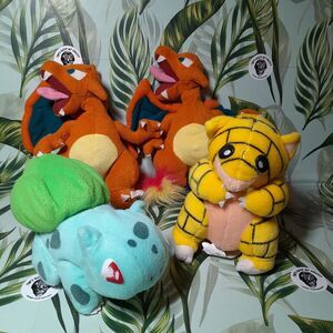 Vintage 1999 Pokemon Play by Play Plush lot of 4 Charizard Bulbasaur Sandshrew